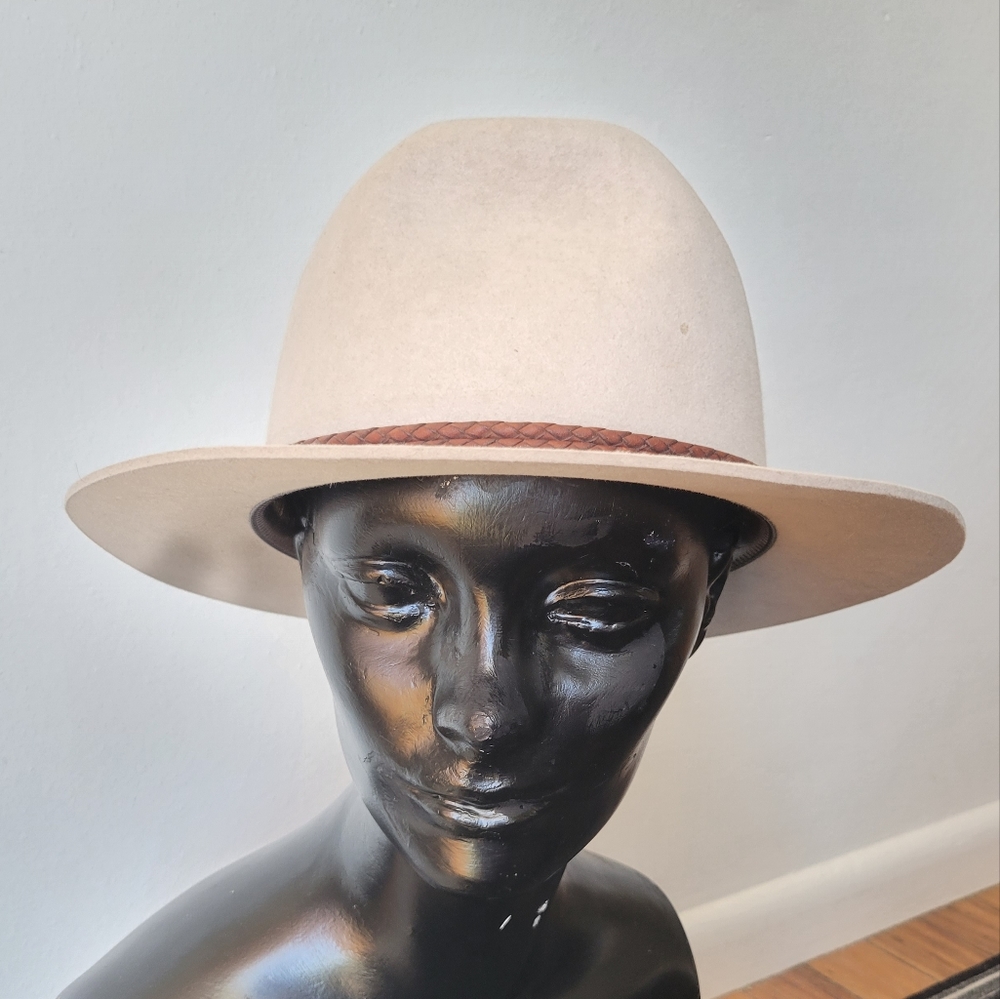 Short brim vintage cowboy hat cattleman crown tan